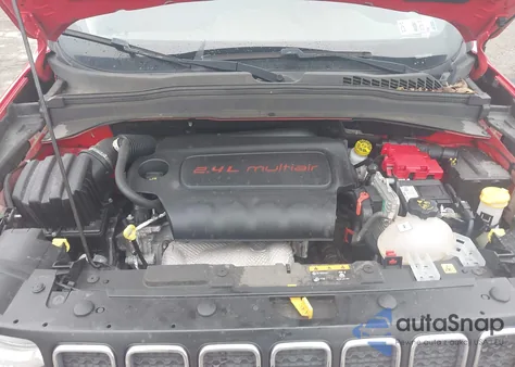 2020 Jeep Renegade Latitude 4X4 z USA, uszkodzony, nr VIN ZACNJBBB7LPL26547